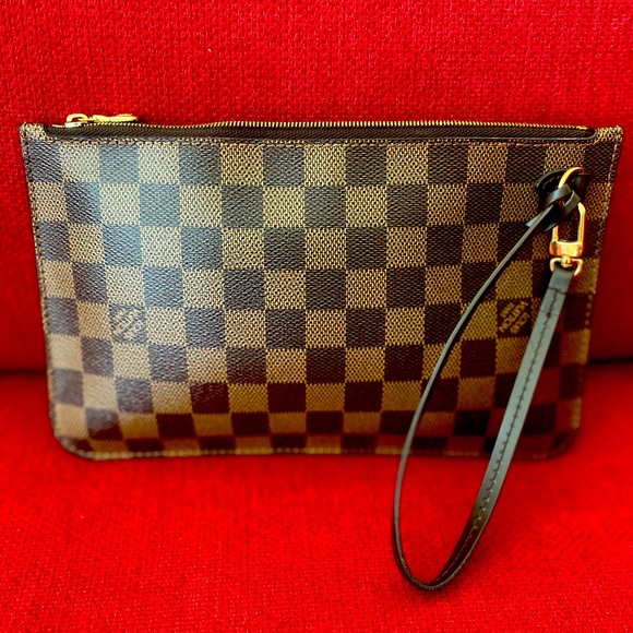 ⭐️SOLD⭐️ Louis Vuitton Damier Wristlet - Picture 1 of 7